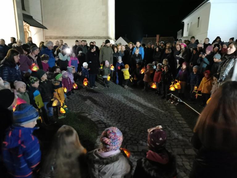 Ein Laternenkreis zum Abschluss